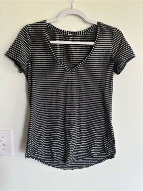 Lululemon Love V Tee Striped V-Neck Short Sleeve Top - Black/White Basic Casual